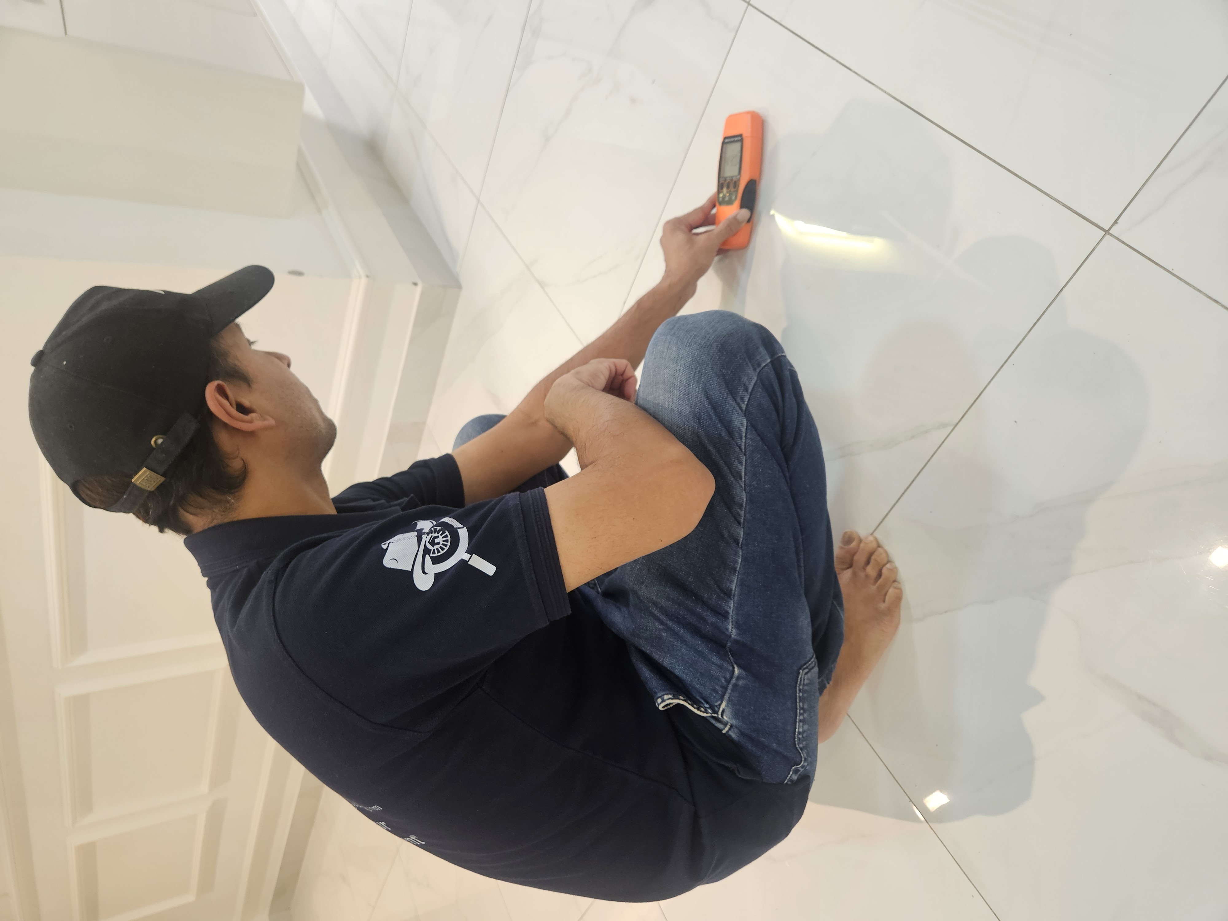 Saadiyat Island villa — floor moisture testing during pre-handover building quality inspection in Abu Dhabi