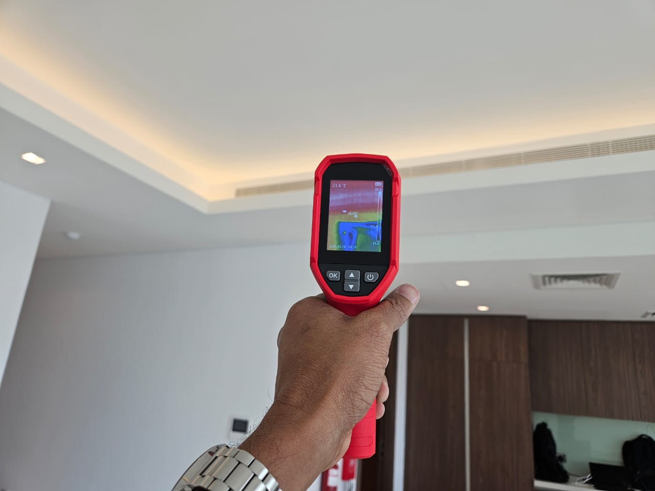 Building quality inspection in Abu Dhabi — thermal imaging used during professional property snagging