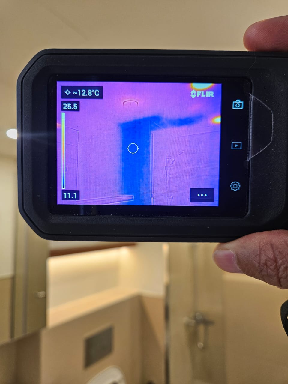 Thermal imaging during Dubai villa inspection — detecting hidden temperature anomalies and defects